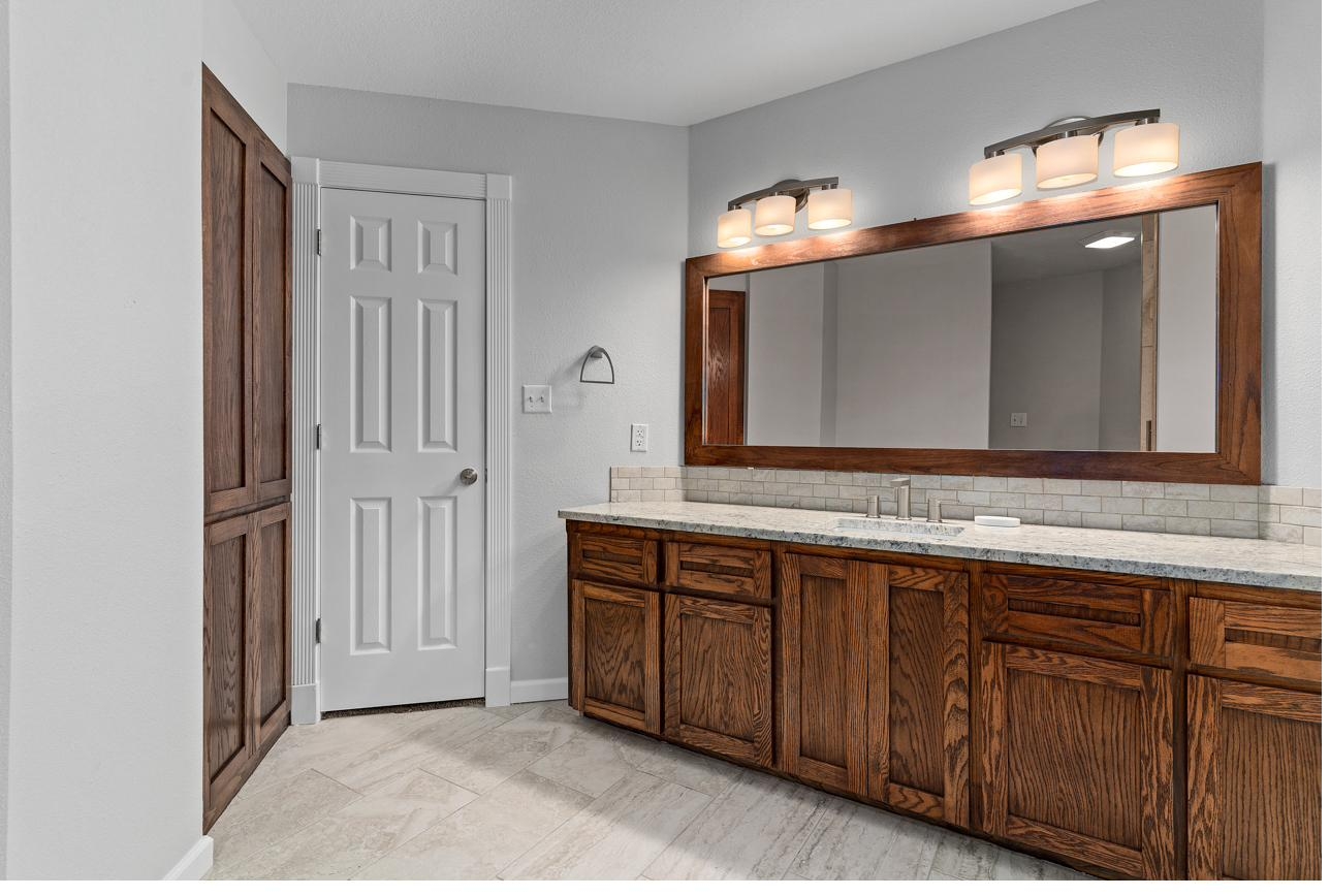 Red oak vanity Greenwood AR