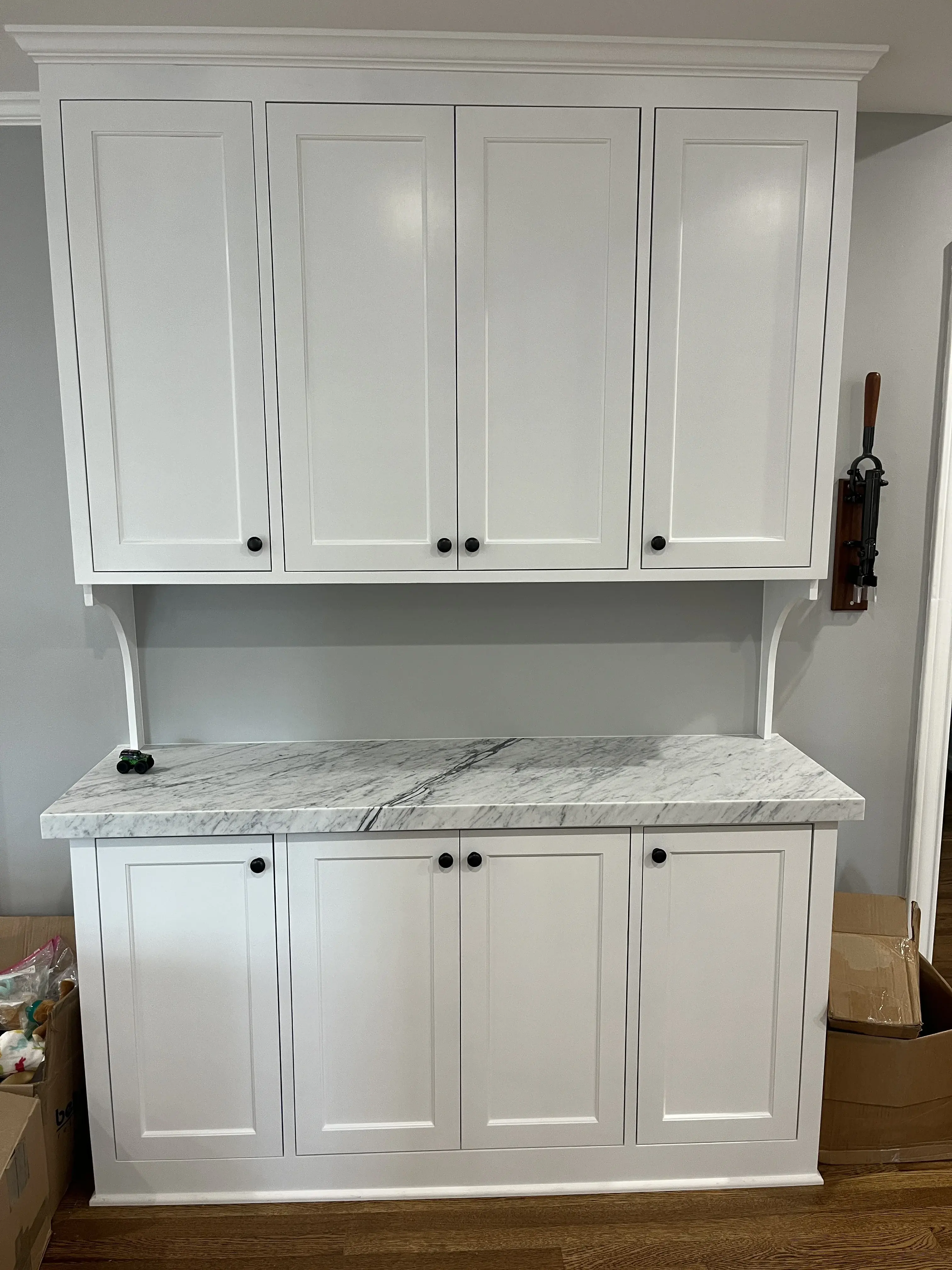 White marble-topped hutch with arched corbels